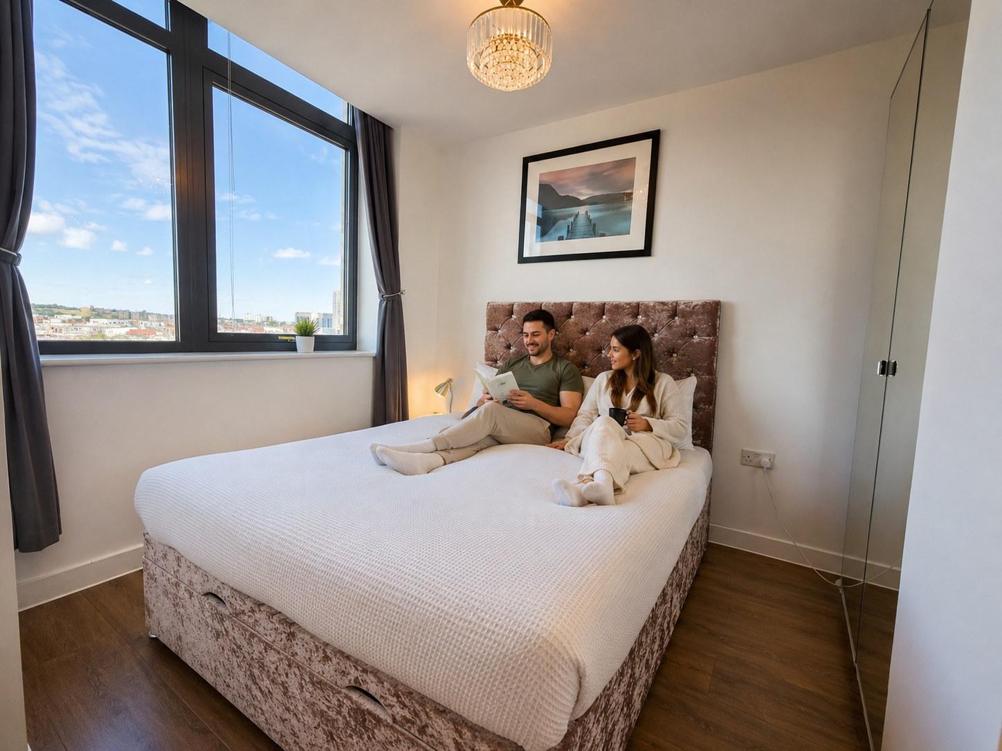 Spacious Liverpool City Centre Apartment with View6