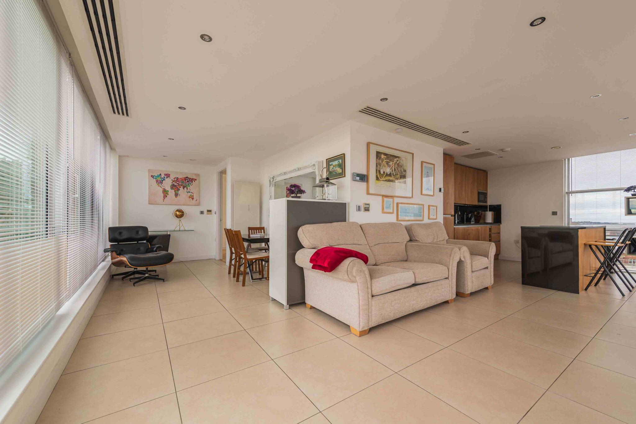 2 Bedroom Duplex Penthouse in LVP City Centre6